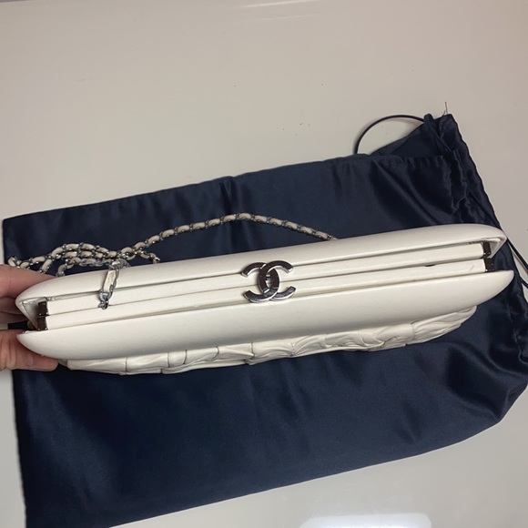 Chanel Ruched Lambskin clutch - Picture 2 of 8